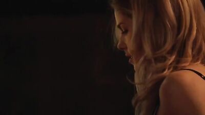 Emily Bett Rickards nue, Emily Bett