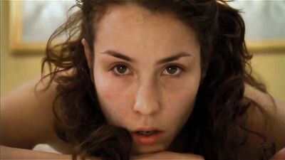 Noomi Rapace nue
