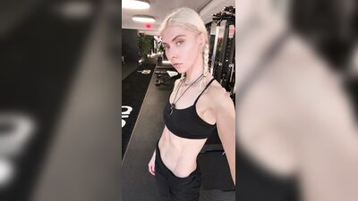 Taylor Momsen nuda