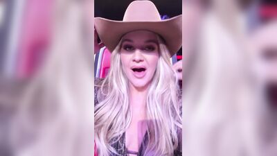 Kelsea Ballerini nue