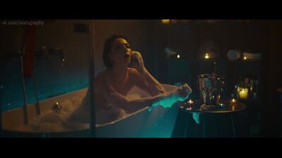 Nastasia Samburskaya nue dans la série « Max et Gus »