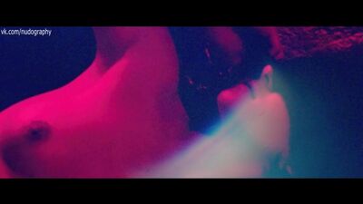 Nue sur la photo : Shailene Woodley dans le film « Snowden » (2016, Oliver Stone) 1080p