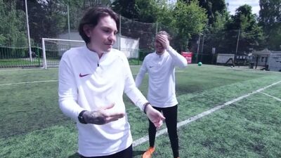 [2DROTS] JUGAMOS AL FÚTBOL CON DISTINTOS BALONES / LA RUETA RUSA