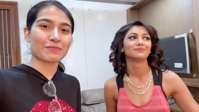Sesja zdjęciowa Riyi Bajaj z aktorką Sriti Jha