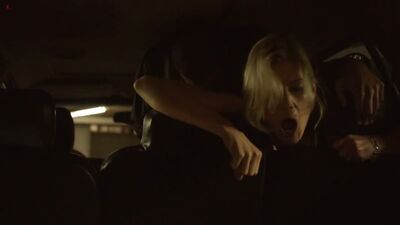 Rosamund Pike (cenas sensuais de Rosamund Pike em «Burning Palms», 2010)