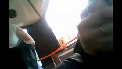 Хлопці мастурбують перед жінками на вулицях, в автобусах, у парку