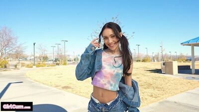 Mia River - La pattinatrice orgasmica