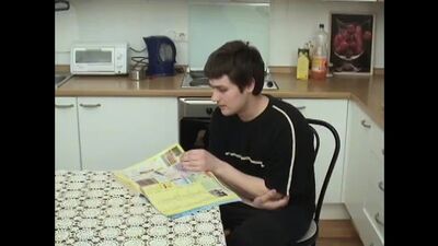 Le fils a violemment baisé sa mère