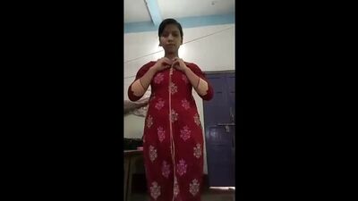 Bangladeschisches Mädchen zeigt ihr jungfräuliches Arschloch vor der Selfie-Kamera.mp4