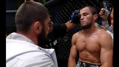 Khabib nell'angolo di suo fratello Umar