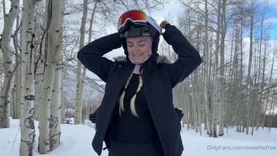 OnlyFans - Eva Elfie - Creampie nas Montanhas Nevadas