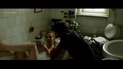 Pheline Roggan Nude - O que é que nos levou a esta ruína (2016) HD 1080p Ver online / Фелина Рогган - Onde é que nos enganámos
