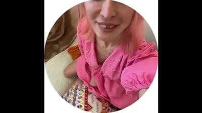 ¡La chica de Buma se sentó en su cara!