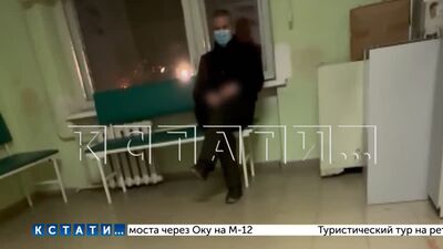 Un pervertito esibizionista ha fatto la sua comparsa nei centri sanitari di Nižnij Novgorod