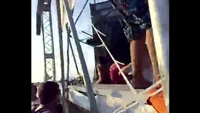Kazantip 2010 : Sexe aquatique sur la scène DJ