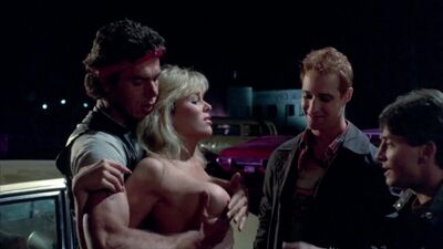 Suzee Slater - Savage Streets - 1984 - Scène de sexe, film softcore, nudité, orgie, Full HD, seins à l'air