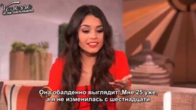 Vanessa Hudgens participa num jogo no programa de televisão «Queen Latifah» (30/01/14) com legendas em russo