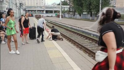 Natalia Goncharova – Ich habe etwas Abstand gehalten... Geht verdammt noch mal weg, ihr Tiere! (Die Mädels 5)