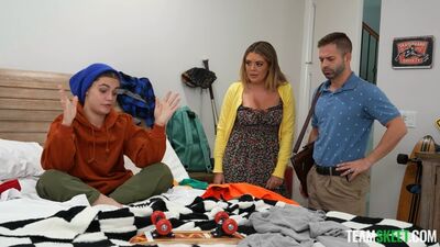 Juniper Ren, Vivianne De Silva (Tu peux être un garçon manqué, mais d'abord, suce la bite de ton beau-père) [2025, 1080p]