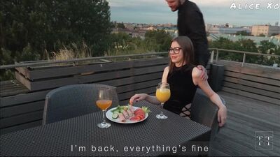 Rencontre avec une copine : Alice Xo a baisé une serveuse lubrique et une copine aussi Pornhubcom720