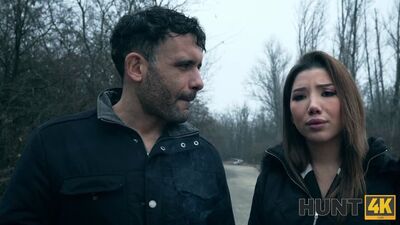 Hunt4K - Layla Scarlett - Une soirée pyjama de ouf qu'ils n'oublieront jamais