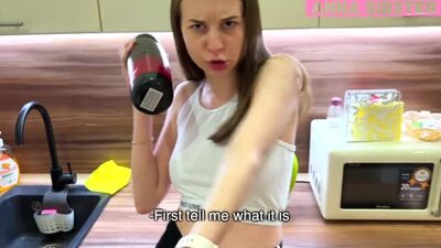 Quando a Anya encontrou a vagina de borracha do irmão, sugeriu-lhe uma alternativa mais interessante: a sua própria rata