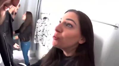 Un chico le echó a una chica un estimulante sexual femenino