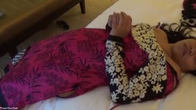 Desi Bhabhi rżnie się ze swoim chłopakiem – hardkor