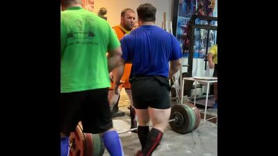 Irański siłacz Peyman Maheripour podnosi 435 kg w dwóch podejściach