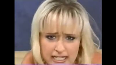 Le tapó la boca a la mujer con la polla (360p).mp4