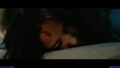 Uma multidão espancou um amigo e violou a namorada dele [violência em séries e filmes]