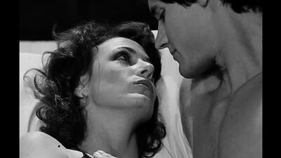 PORNO INCESTO -- LA MADRE SI È LASCIATA ACCAREZZARE DAL FIGLIO -- porno familiare in lingua russa -- 1982