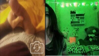 Encore des réactions de filles face à une bite, des filles ont évalué une bite sur le chat roulette Ometv, un mec a montré sa bite sur le chat, on se branle, sexe virtuel, elle a montré sa chatte