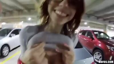 A vagabunda russa Susan Eubanks fazia um excelente trabalho a chupar e oferecia o ânus para ser penetrado