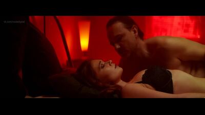 Farina Flebbe nue (couverte) - Elenore (2020) HD 1080p Regarder en ligne / Фарина Флеббе