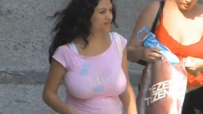 Pełne, krągłe piersi – potajemna sesja zdjęciowa candid_busty_bouncing_tits