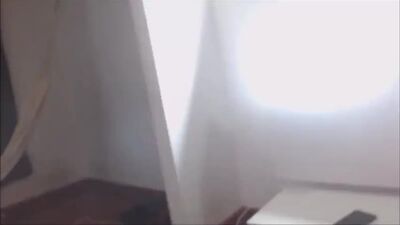 L'homme baise sa propre belle-sœur et éjacule dans son cul