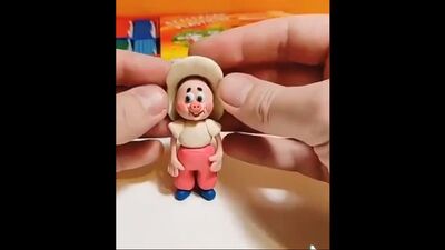 Je suis en train de modeler un petit Funky tout mignon en pâte à modeler