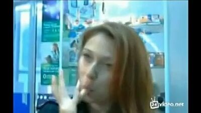 Ein Mädchen aus dem Megafon-Salon [Porno, Sex, Webcam, Wichsen, Masturbation mit einer Banane, OnlyFans, Brazzers, Pornhub, 18+, jung, in der Öffentlichkeit]