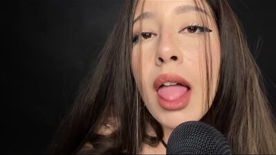 Блискуче ASMR: лизання обличчя