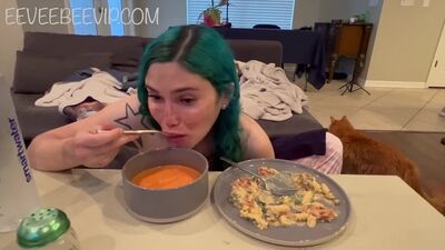 [1280x720] A comer com a EEVEE BEE - Mukbang no OnlyFans - Eeveebeevip - Pornhub.com