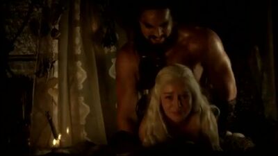 Escenas eróticas con Emilia Clarke de Juego de Tronos