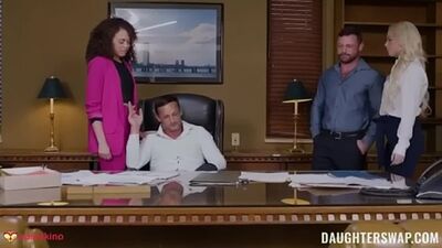 Échange de filles - Réalités du monde des affaires - Doublage russe, traductions de films pornos, vidéos complètes, sexe, fille, père, baisé, baise, sous-titres, MFMF