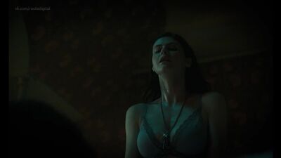 Александра Даддарио – Энн Райстың «Мэйфер сиқыршылары» s01e04 (2023) HD Жалаңаш па? Секси! / Александра Даддарио – «Мэйфер сиқыршылары»