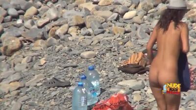Partouze en plein air sur la plage [naturistes nus, porno naturiste, vidéos de naturistes, jeunes naturistes, nus russes, porno naturiste, jeunes]