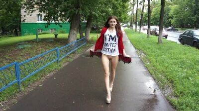 Supermarket-Girl-Skinny-Nude-Exhibitionist-Street
