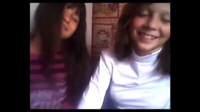 Las colegialas del siglo XXI (vídeo divertido sobre colegialas en un chat) ETIQUETAS: videochat, chat de vídeo, webcam, Skype, chicas, humor