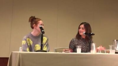 Painel com Jenna Coleman e Karen Gillan na Boston Comic Con