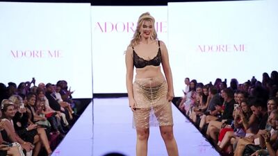 KhrystyAna VS Iskra - Confronto entre modelos de moda praia pela Art Hearts Fashion