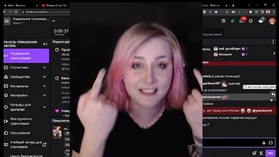 Streamer yokobovich exposed her bare breasts during a Twitch stream